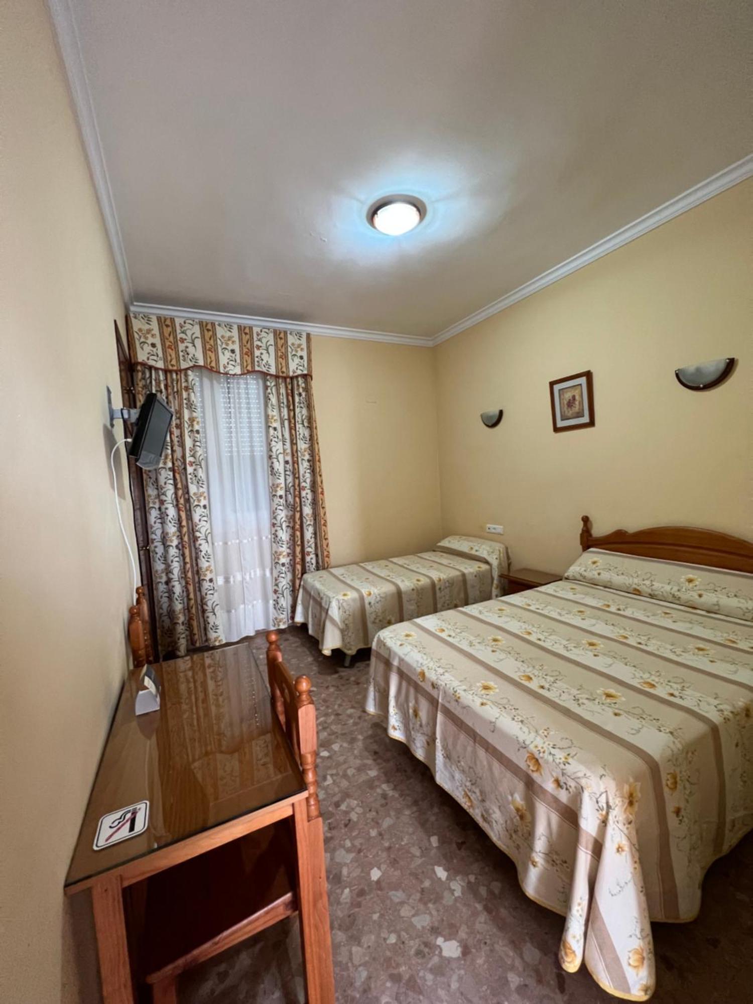 Hotel Chamizo El Arahal Esterno foto
